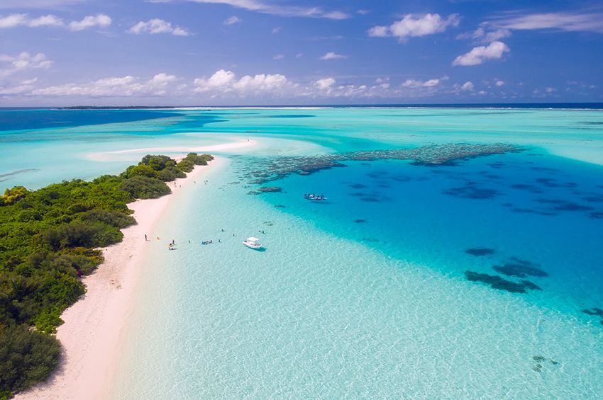 Early tourists choices to the sea of Maldives in fancy dresses and suits